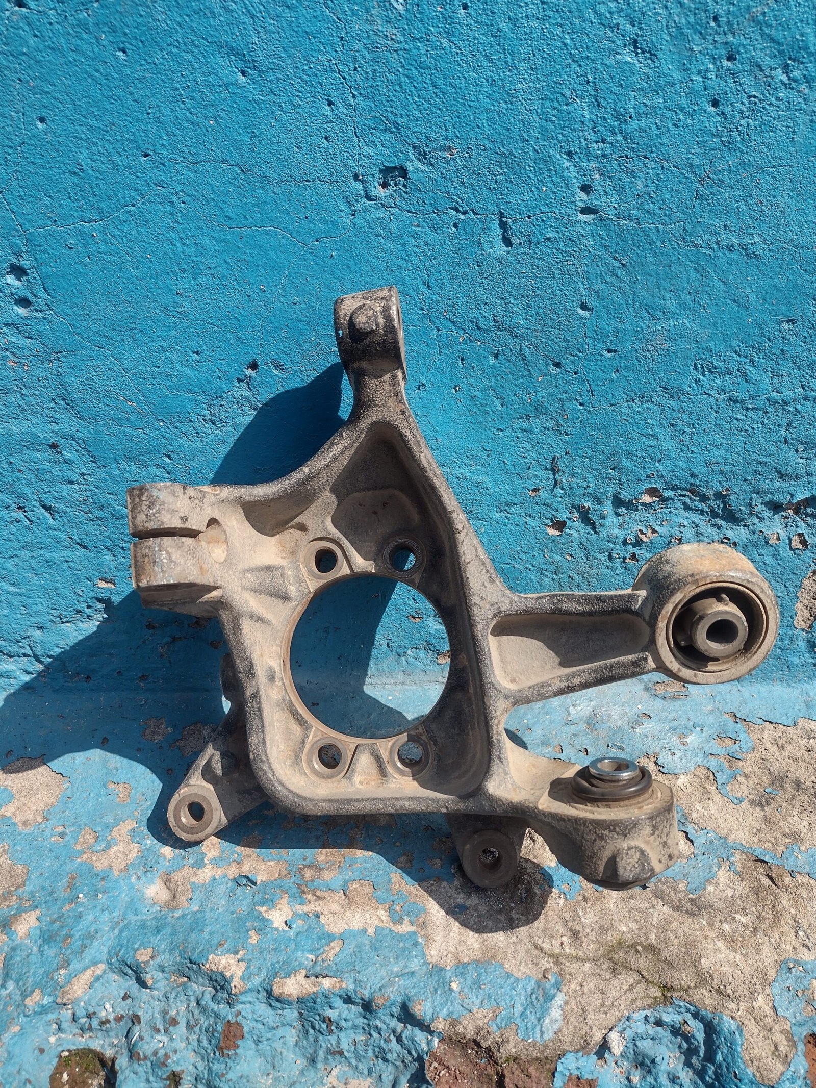 Muñon trasero izquierdo Subaru Forester 2009 - 2012 - Imagen 2
