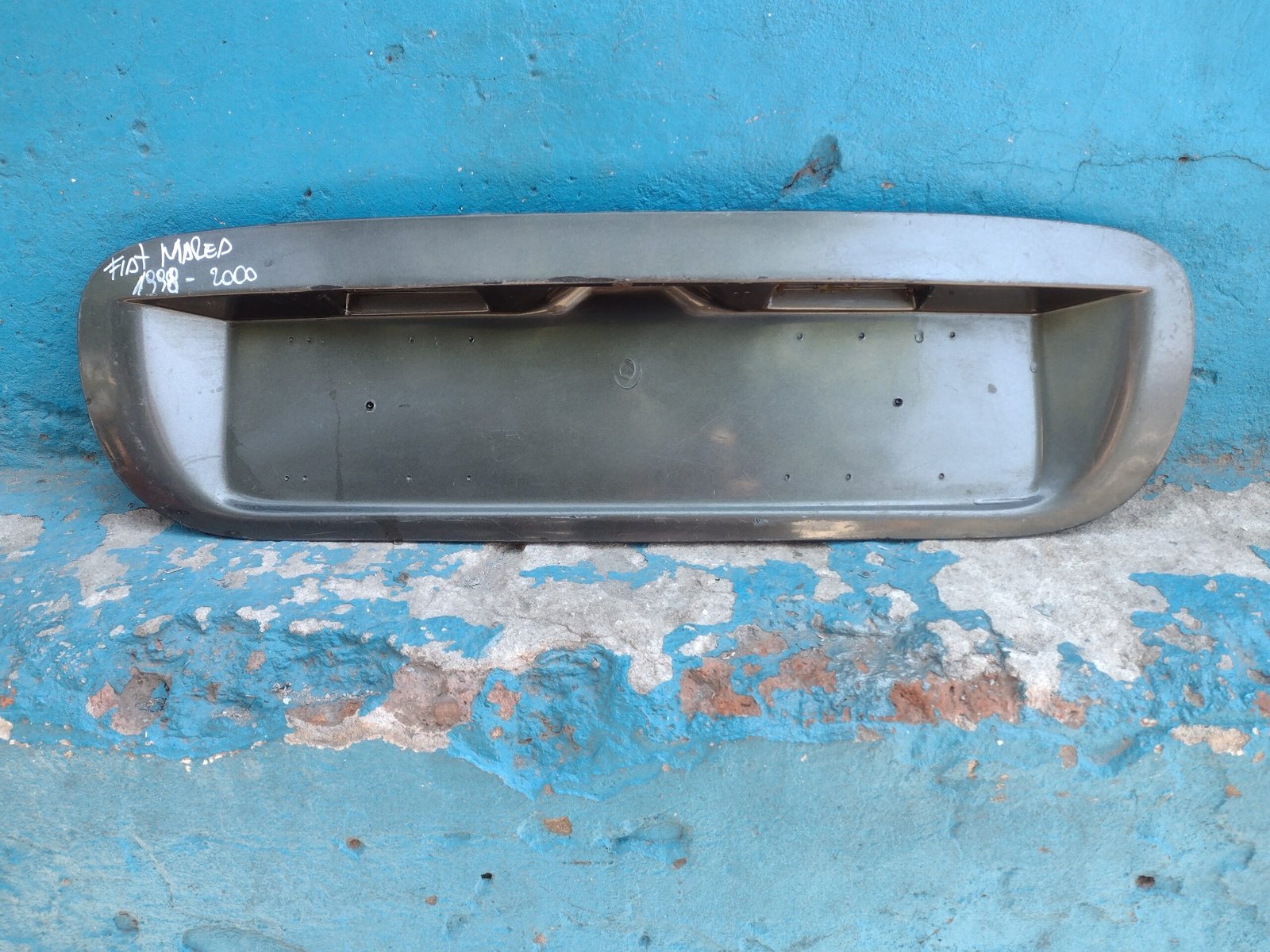 Moldura de tapa maleta Fiat marea 1998 - 2000