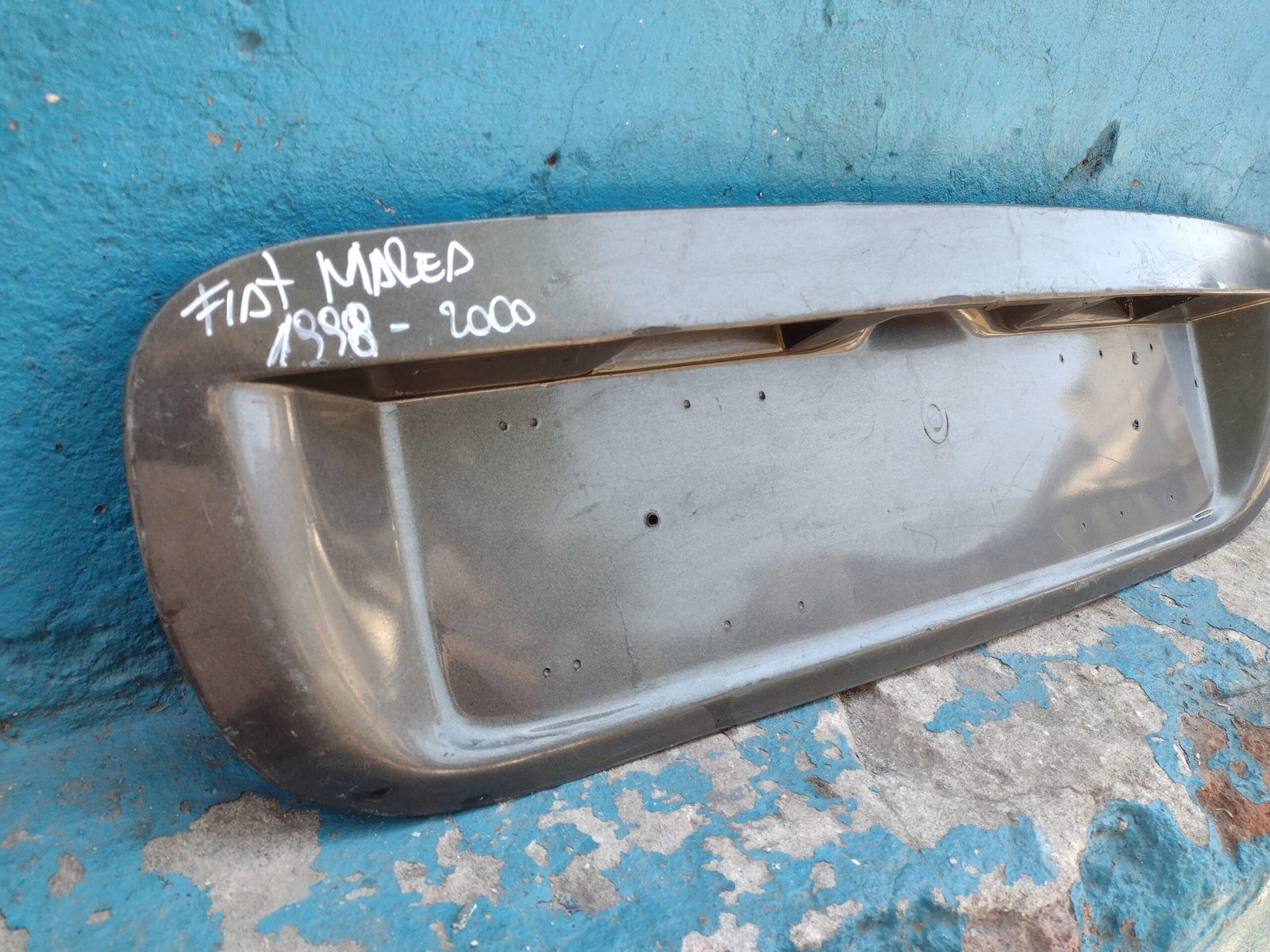 Moldura de tapa maleta Fiat marea 1998 - 2000 - Imagen 2