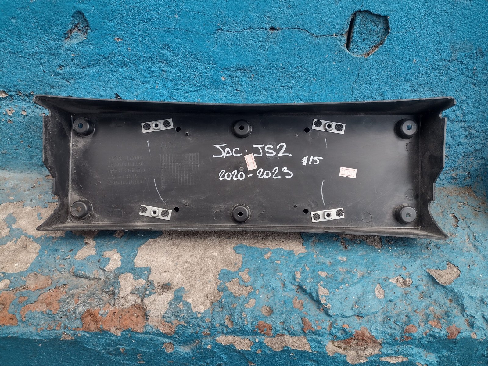 Moldura porta patente JAC JS2 2020 - 2023 - Imagen 2