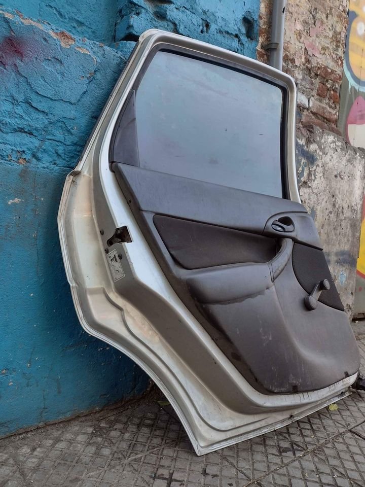 Puerta trasera izquierda Ford Focus 2006 - 2010 HB - Imagen 8