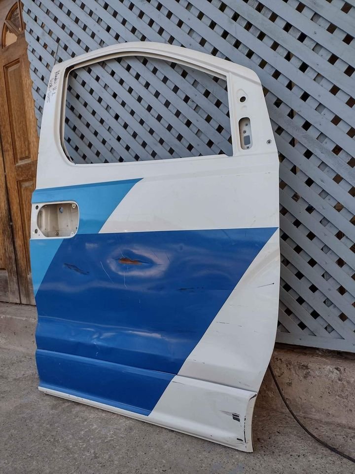 Puerta delantera derecha Hyundai H1 2008 - 2015 - Imagen 3