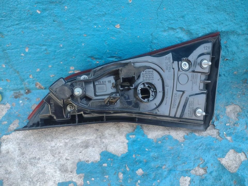 Foco trasero izquierdo Toyota Yaris sedan 2018 - 2022 - Imagen 7