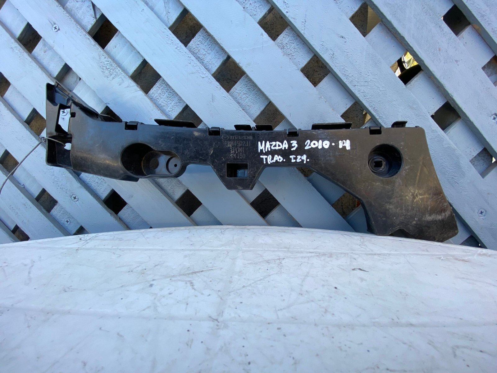 Mensula trasera izquierda Mazda 3 sedan 2010 - 2014