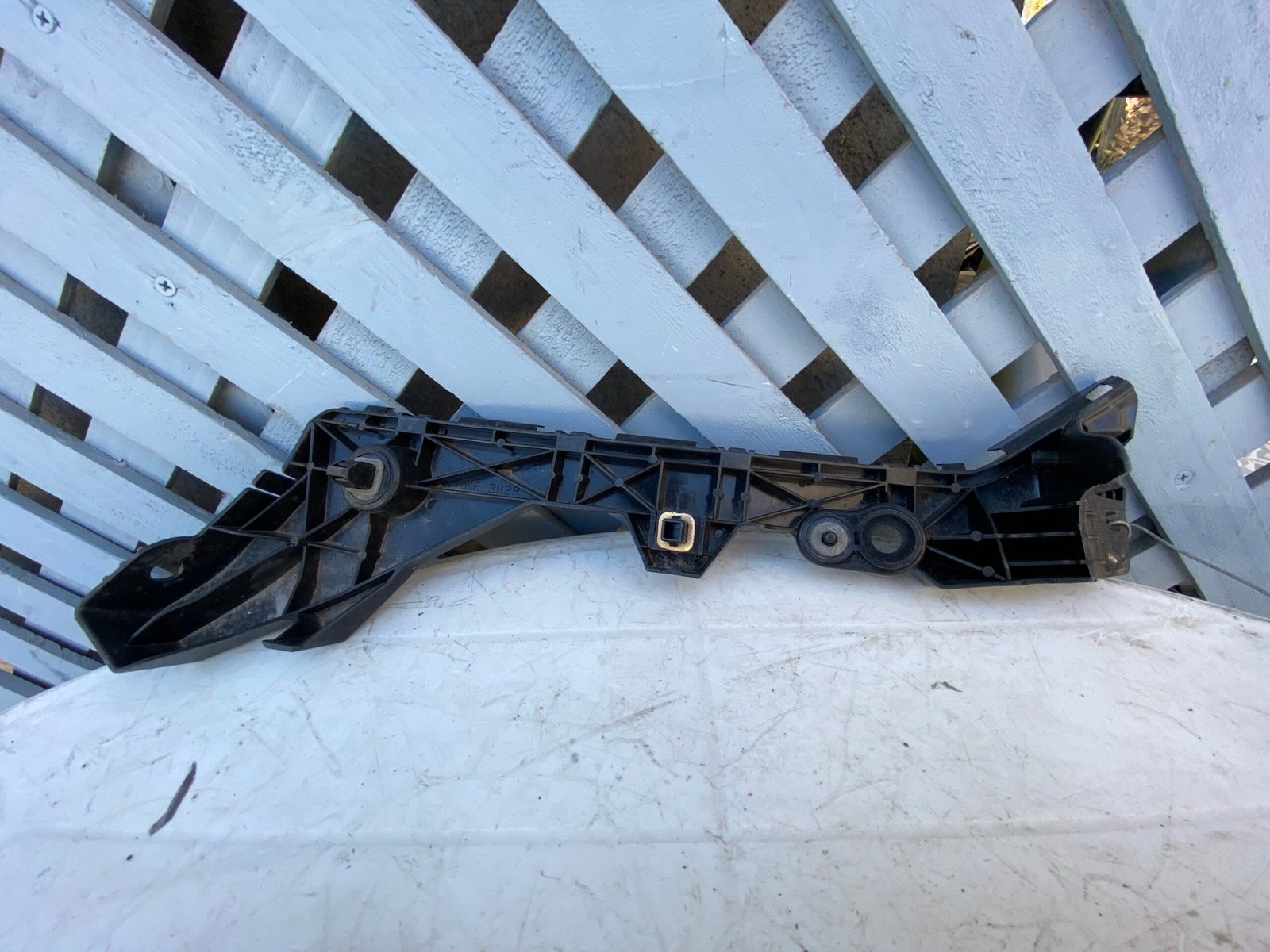 Mensula trasera izquierda Mazda 3 sedan 2010 - 2014 - Imagen 2