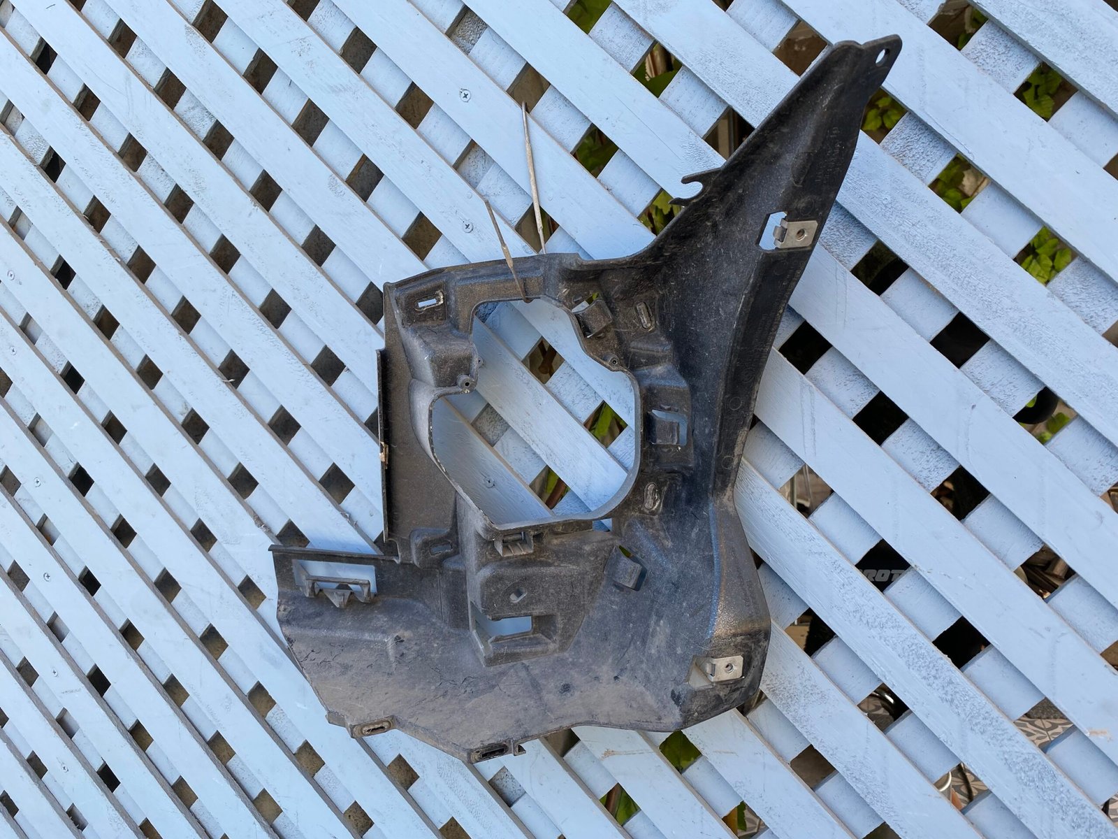 Soporte de neblinero derecho BMW F20/ F21 2011 - 2019 - Imagen 2