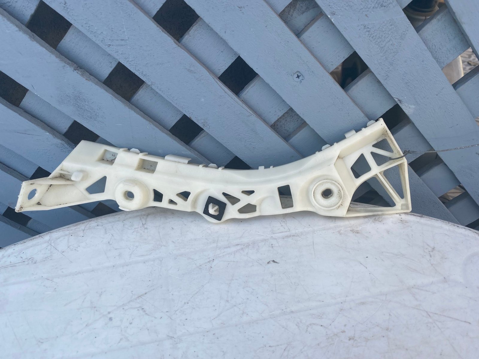 Mensula trasera izquierda Mazda 3 sport 2004 - 2009