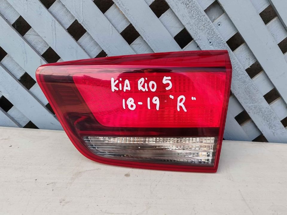 Foco de portalón derecho Kia Rio 5 2018 - 2020