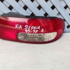Foco trasero derecho Kia Sephia 1995 - 1997
