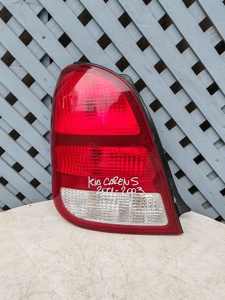 Foco trasero izquierdo kia Carens 2001 - 2003
