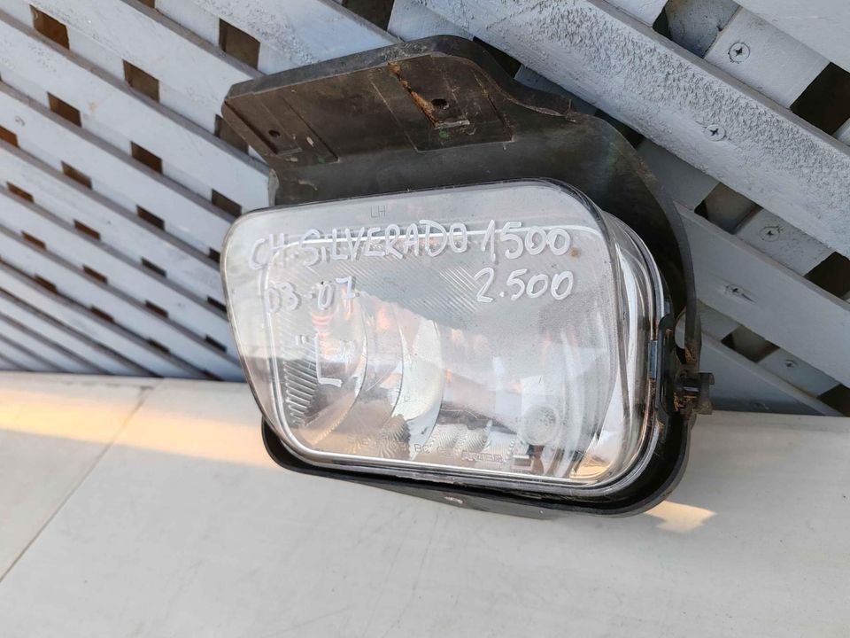 Neblinero izquierdo Chevrolet Silverado 2003 - 2007 - Imagen 3