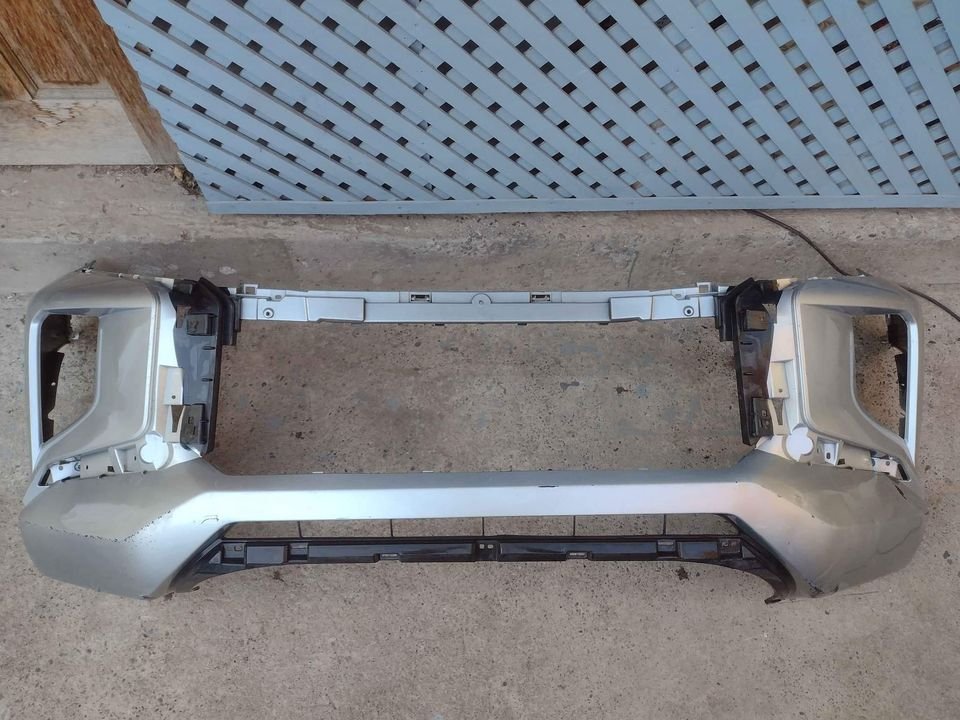 Parachoque delantero Mitsubishi L200 2019 - 2023