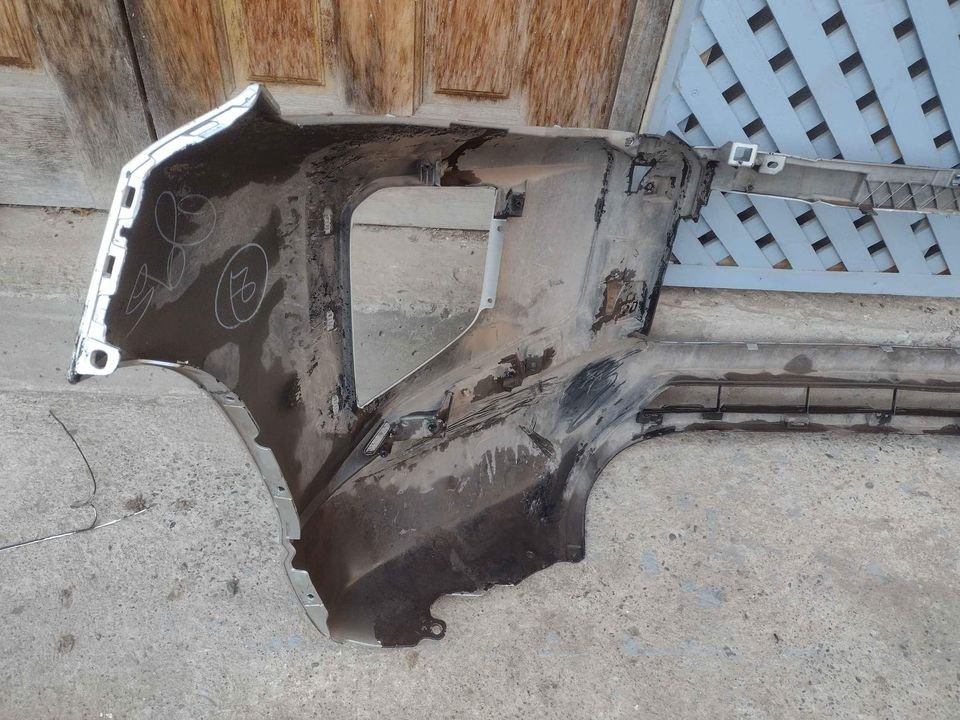 Parachoque delantero Mitsubishi L200 2019 - 2023 - Imagen 6