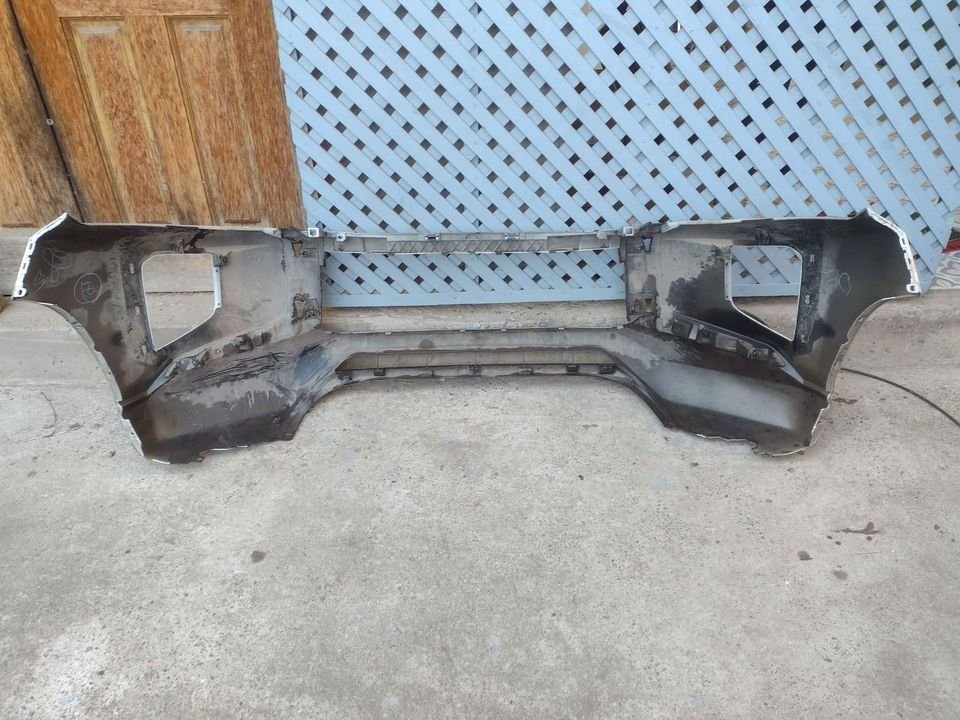 Parachoque delantero Mitsubishi L200 2019 - 2023 - Imagen 8