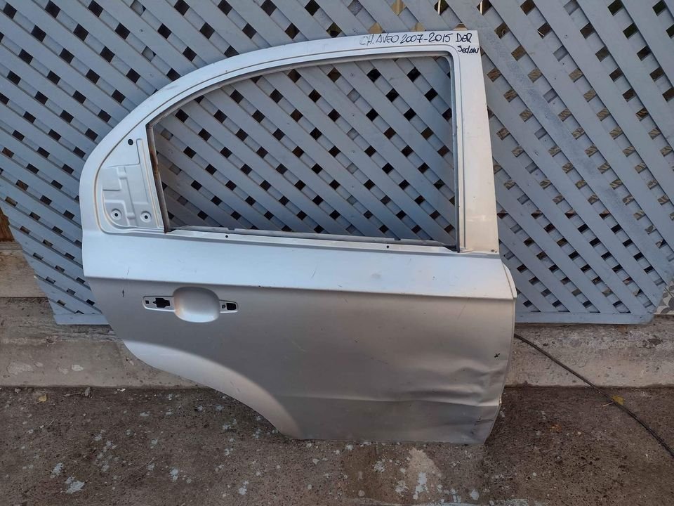 Puerta trasera derecha Chevrolet Aveo 2007 - 2014 - Imagen 2