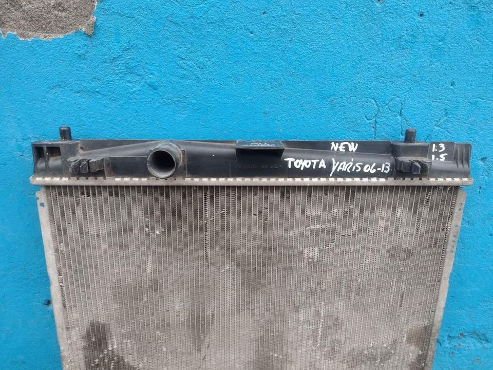 Radiador de agua Toyota Yaris 2006 - 2013 - Imagen 2