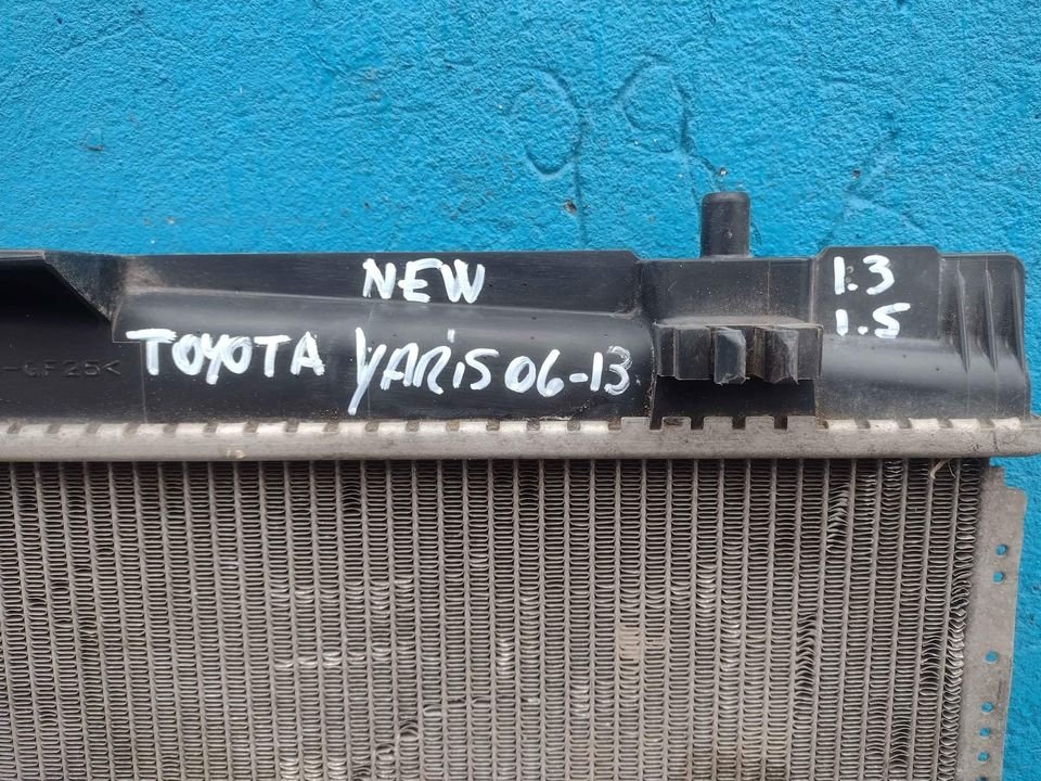 Radiador de agua Toyota Yaris 2006 - 2013 - Imagen 3