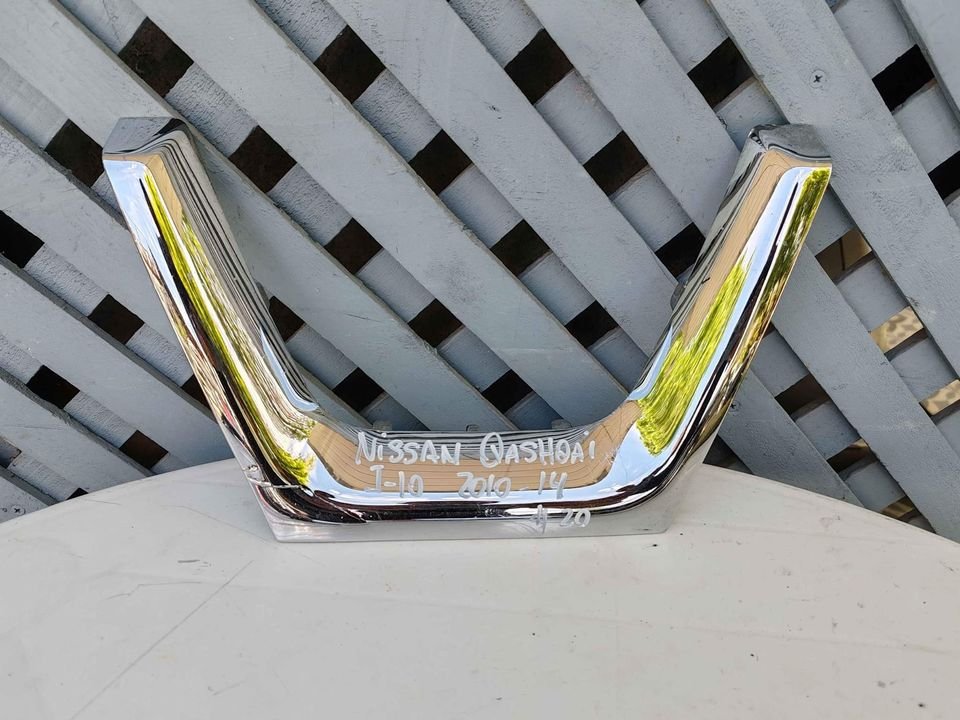 Bisel cromado de máscara Nissan Qashqai 2010 - 2014
