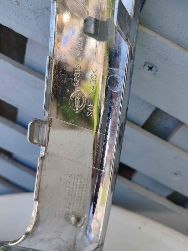 Bisel cromado de máscara Nissan Qashqai 2010 - 2014 - Imagen 5