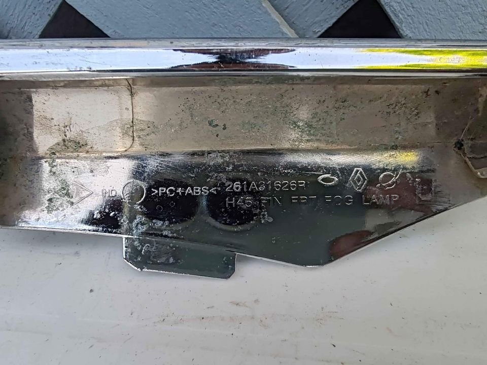 Bisel cromado de neblinero izquierdo Renault Koleos 2011 - 2014 - Imagen 4