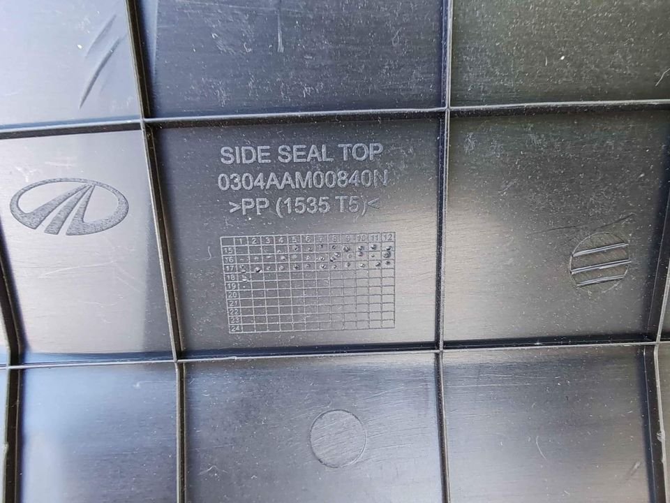 Deflector de radiador superior Mahindra XUV500 2014 - 2018 - Imagen 3