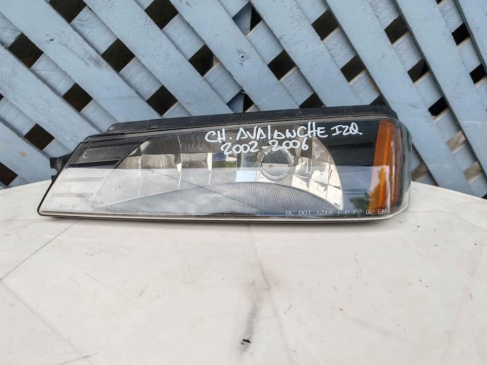 Foco intermitente izquierdo Chevrolet Avalanche 2002 - 2006