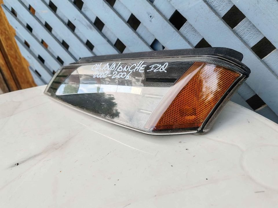 Foco intermitente izquierdo Chevrolet Avalanche 2002 - 2006 - Imagen 3