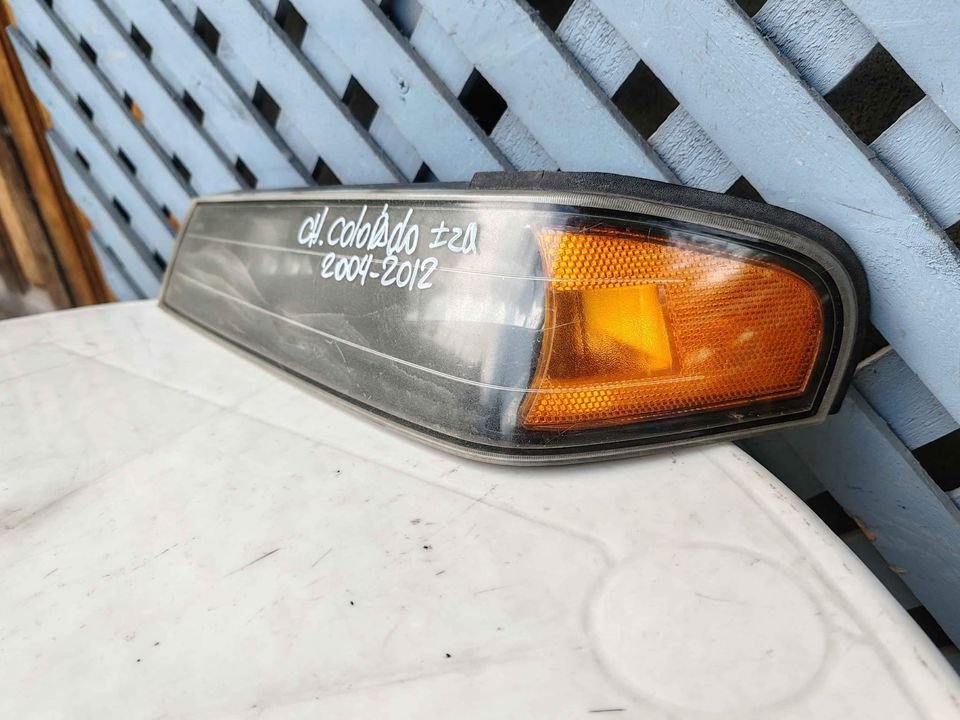 Foco intermitente izquierdo Chevrolet Colorado 2004 - 2012 - Imagen 3