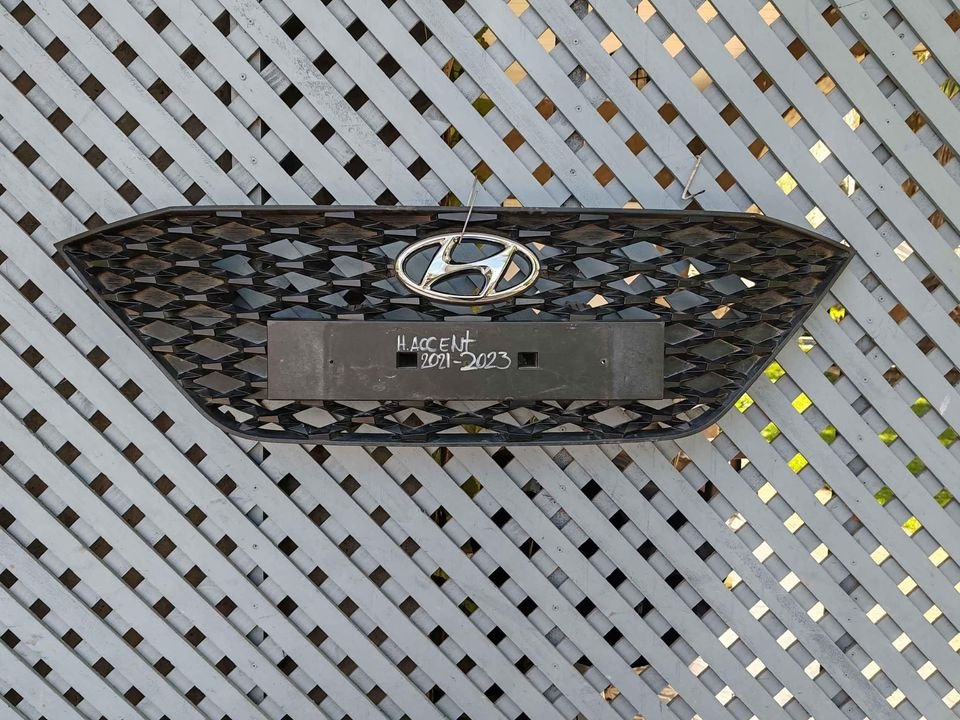 Máscara Hyundai Accent 2021 - 2023