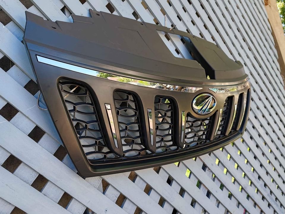 Máscara Mahindra XUV500 2016 - 2020 - Imagen 4