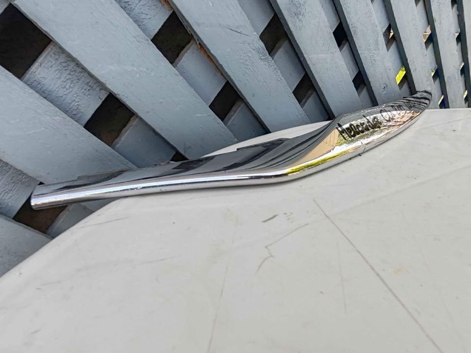 Moldura cromada izquierda de parachoque Mercedes CLA 200 2017 - 2018 - Imagen 2