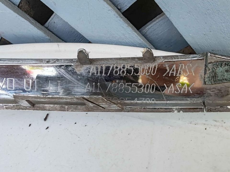 Moldura cromada izquierda de parachoque Mercedes CLA 200 2017 - 2018 - Imagen 7