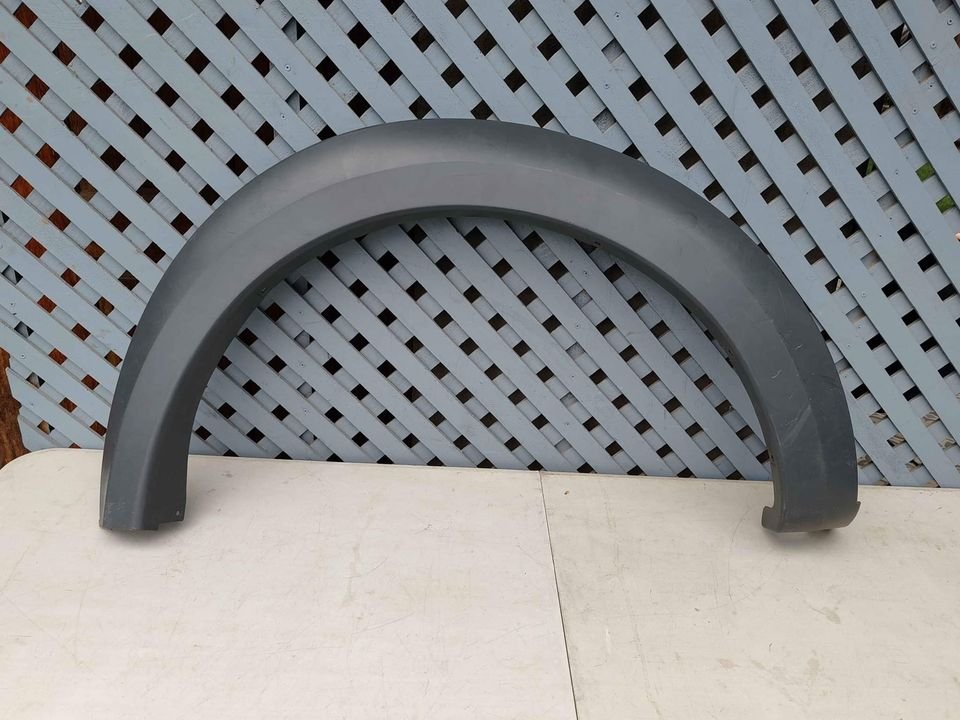 Moldura delantera derecha Mitsubishi L200 2016 - 2018