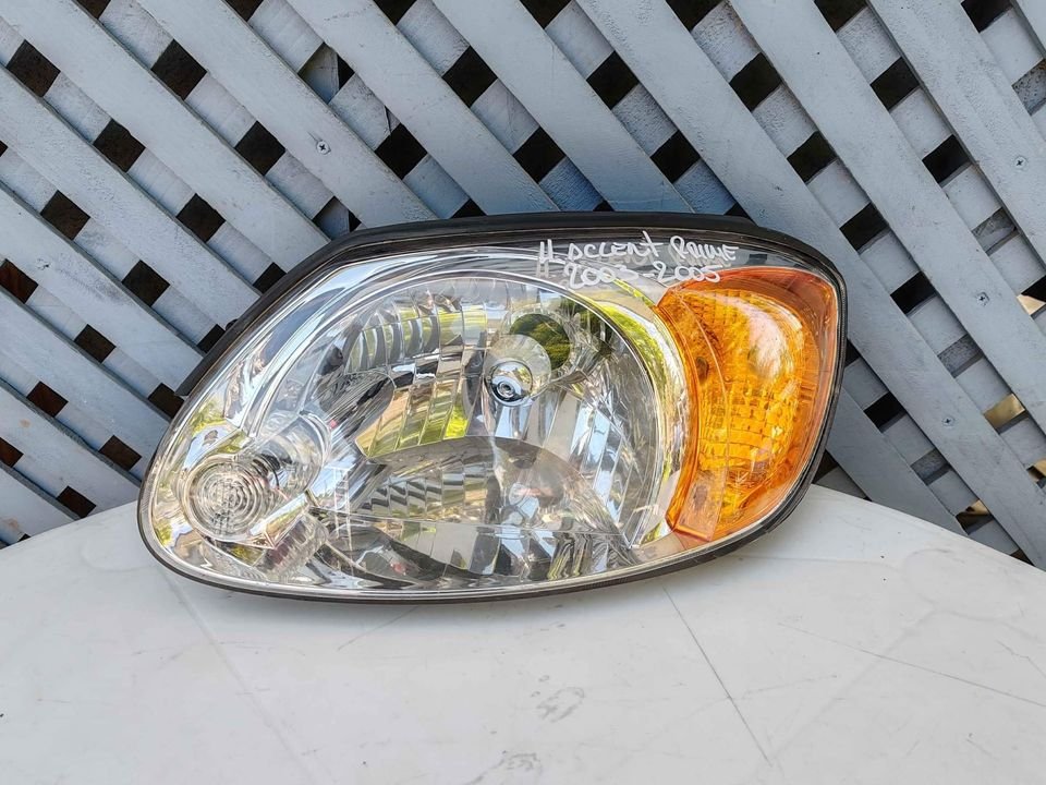 Óptico izquierdo Hyundai Accent Prime 2003 - 3005