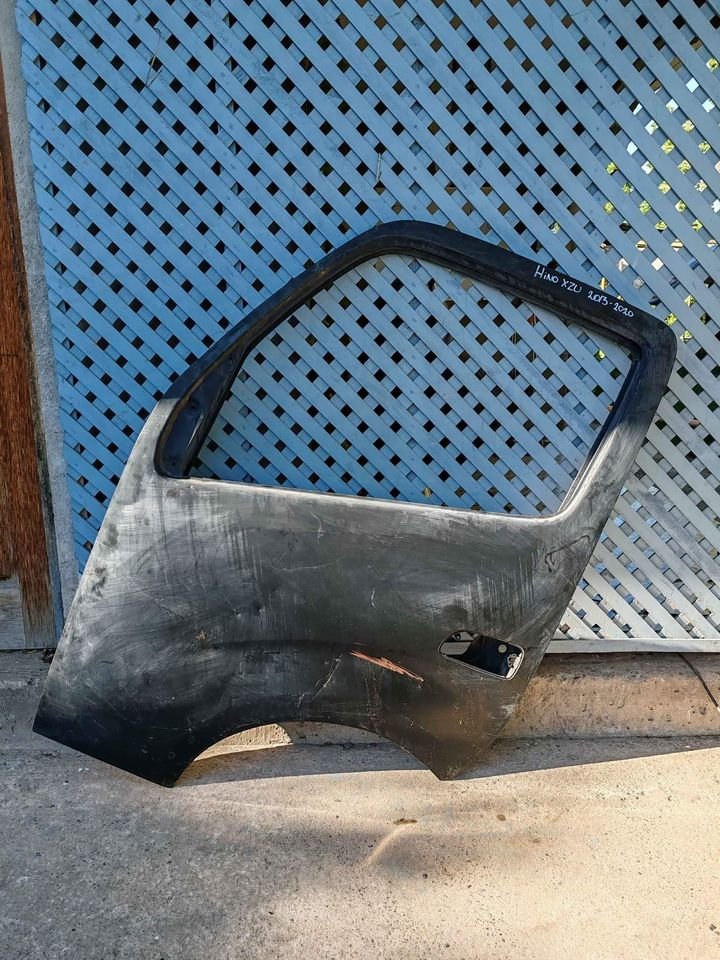 Puerta delantera izquierda camión Hino XZU 2013 - 2020