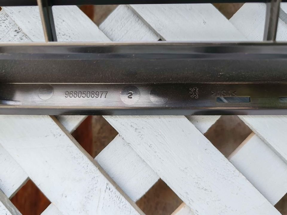 Rejilla de parachoque Peugeot 308 2008 - 2011 - Imagen 5
