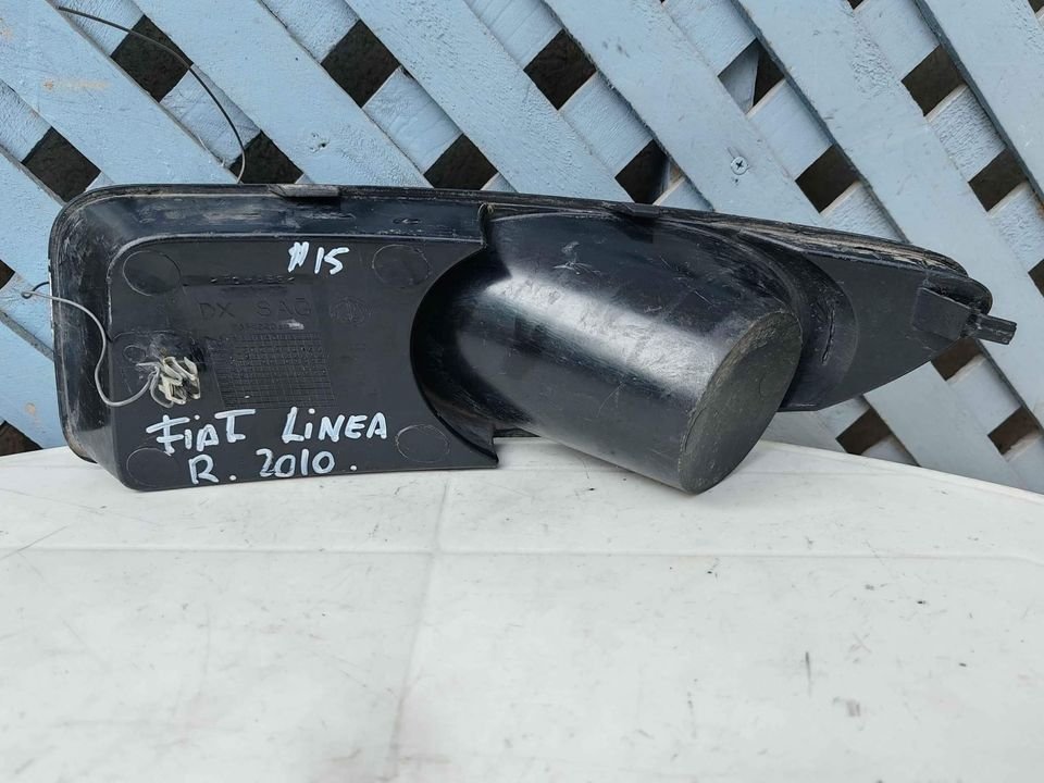 Tapa de neblinero derecho Fiat Linea 2010 - Imagen 2