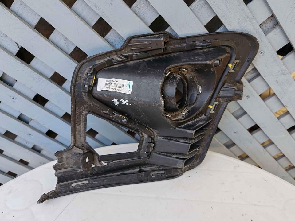 Tapa de neblinero derecho Kia Rio 4 y 5 2022 - 2023 - Imagen 5