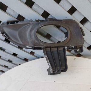 Tapa de neblinero derecho Mazda 3 2003 - 2006