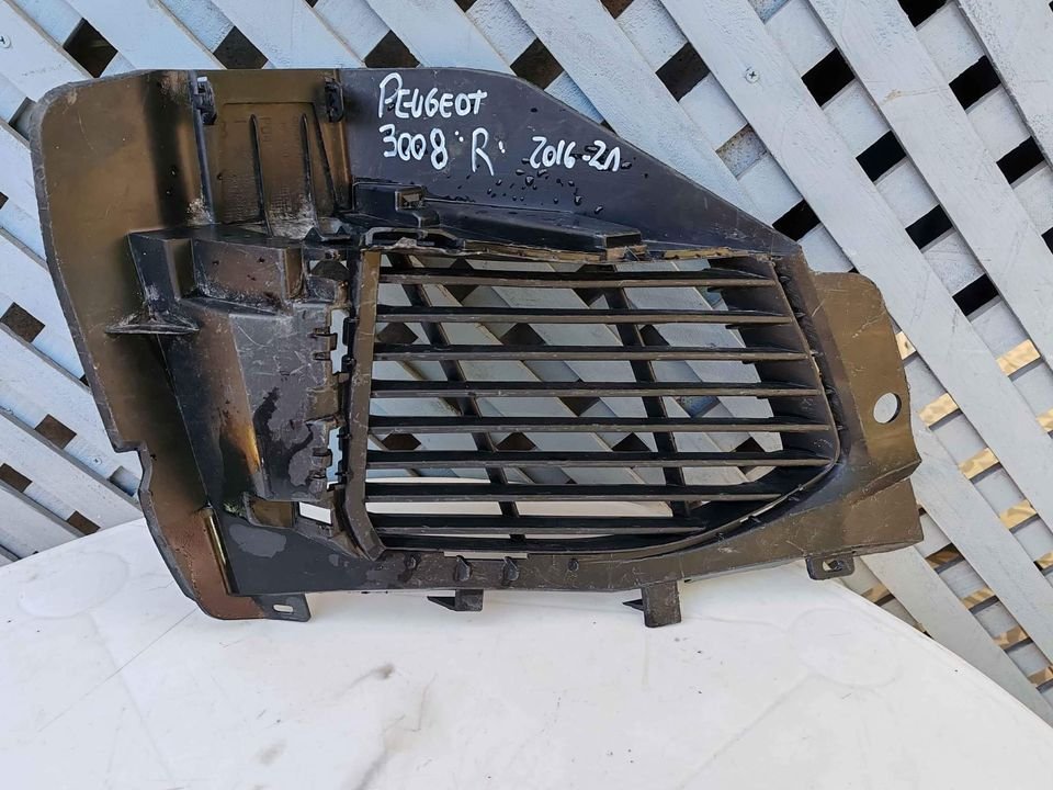 Tapa de neblinero derecho Peugeot 3008 2016 - 2021