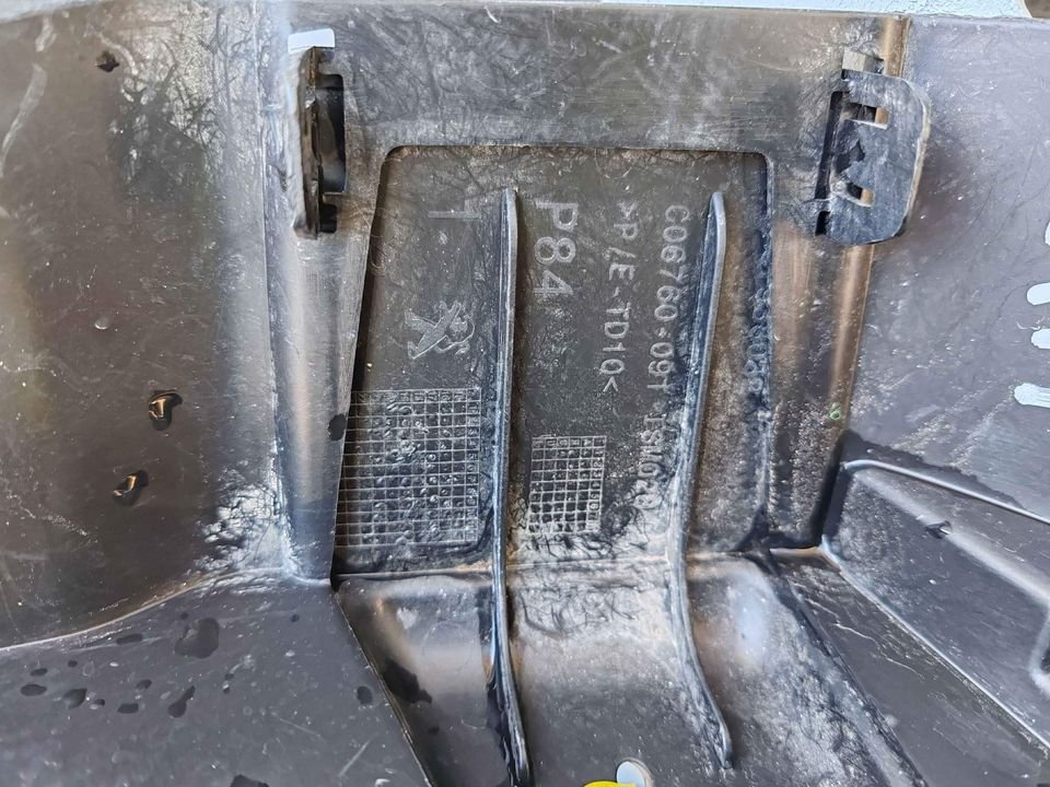 Tapa de neblinero derecho Peugeot 3008 2016 - 2021 - Imagen 4