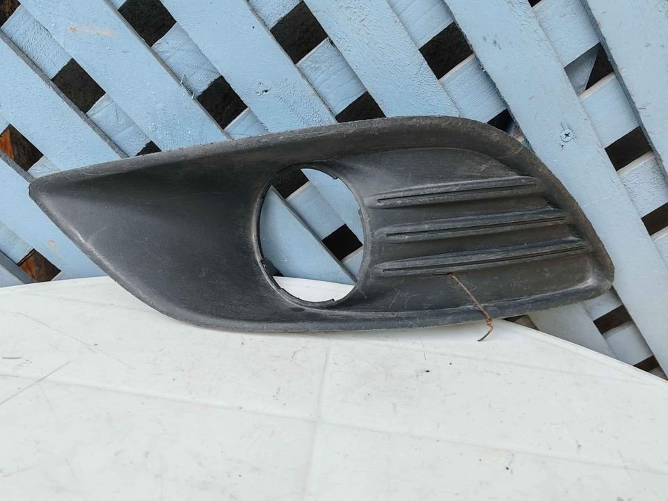 Tapa de neblinero izquierdo Ford Focus 2009 - 2011