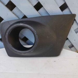 Tapa de neblinero izquierdo Mitsubishi L200 2010 - 2015
