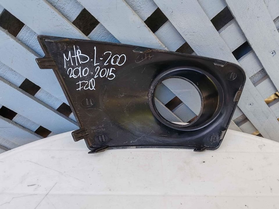 Tapa de neblinero izquierdo Mitsubishi L200 2010 - 2015 - Imagen 2