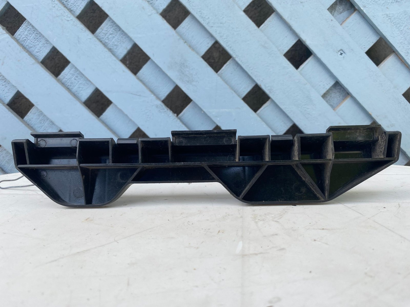 Mensula trasera Toyota Corolla 2002 - 2008 - Imagen 2
