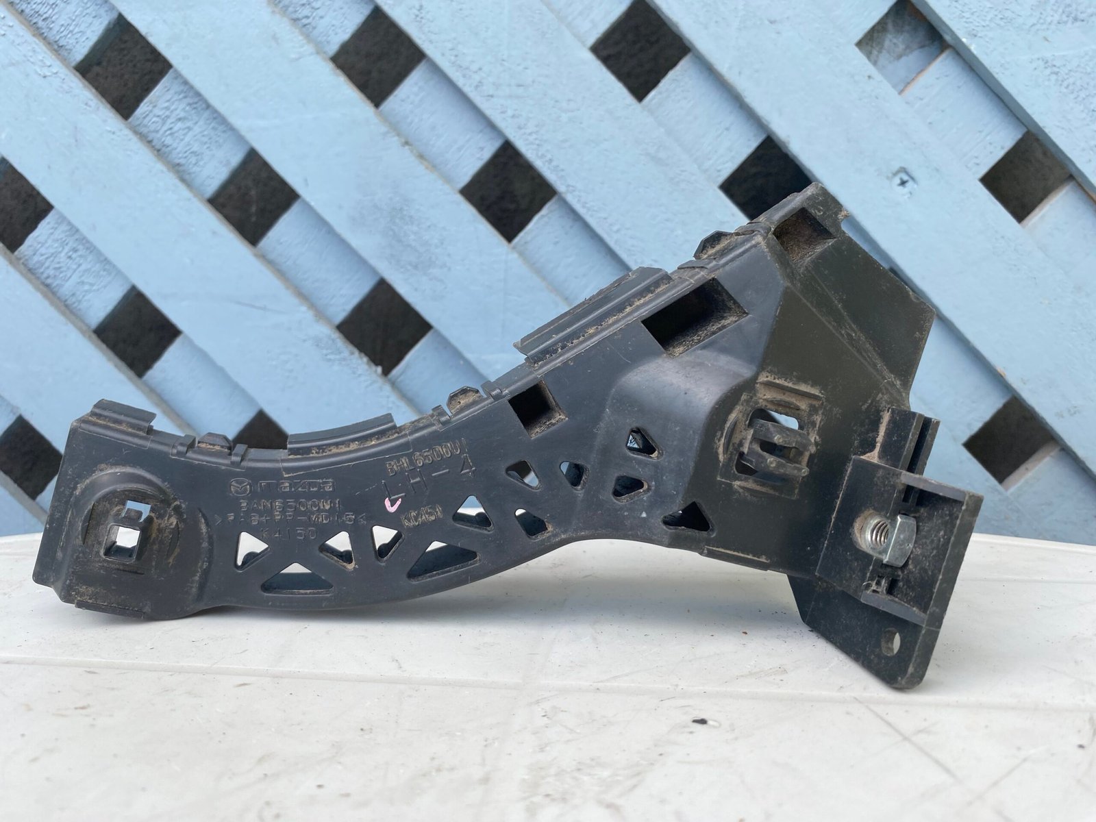 Mensula delantera izquierda Mazda 3 sedan 2003 - 2009