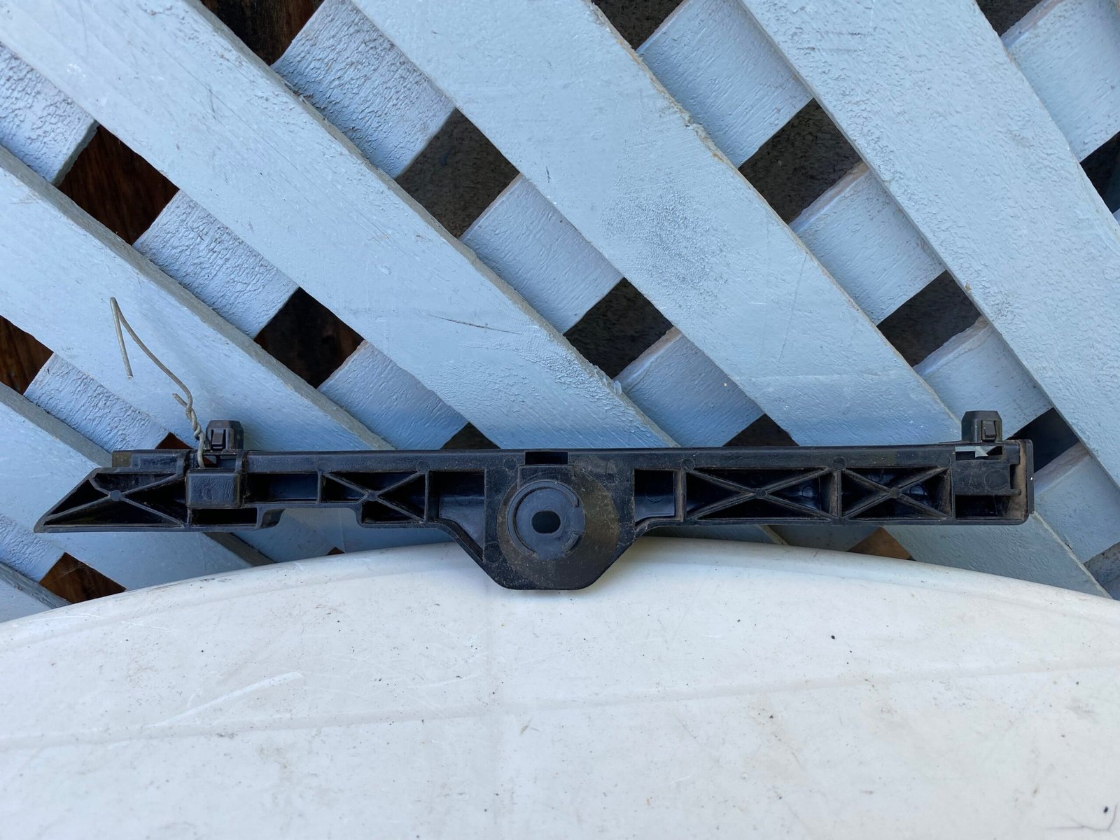 Mensula delantera derecha Toyota Hilux 2005 - 2011 - Imagen 2