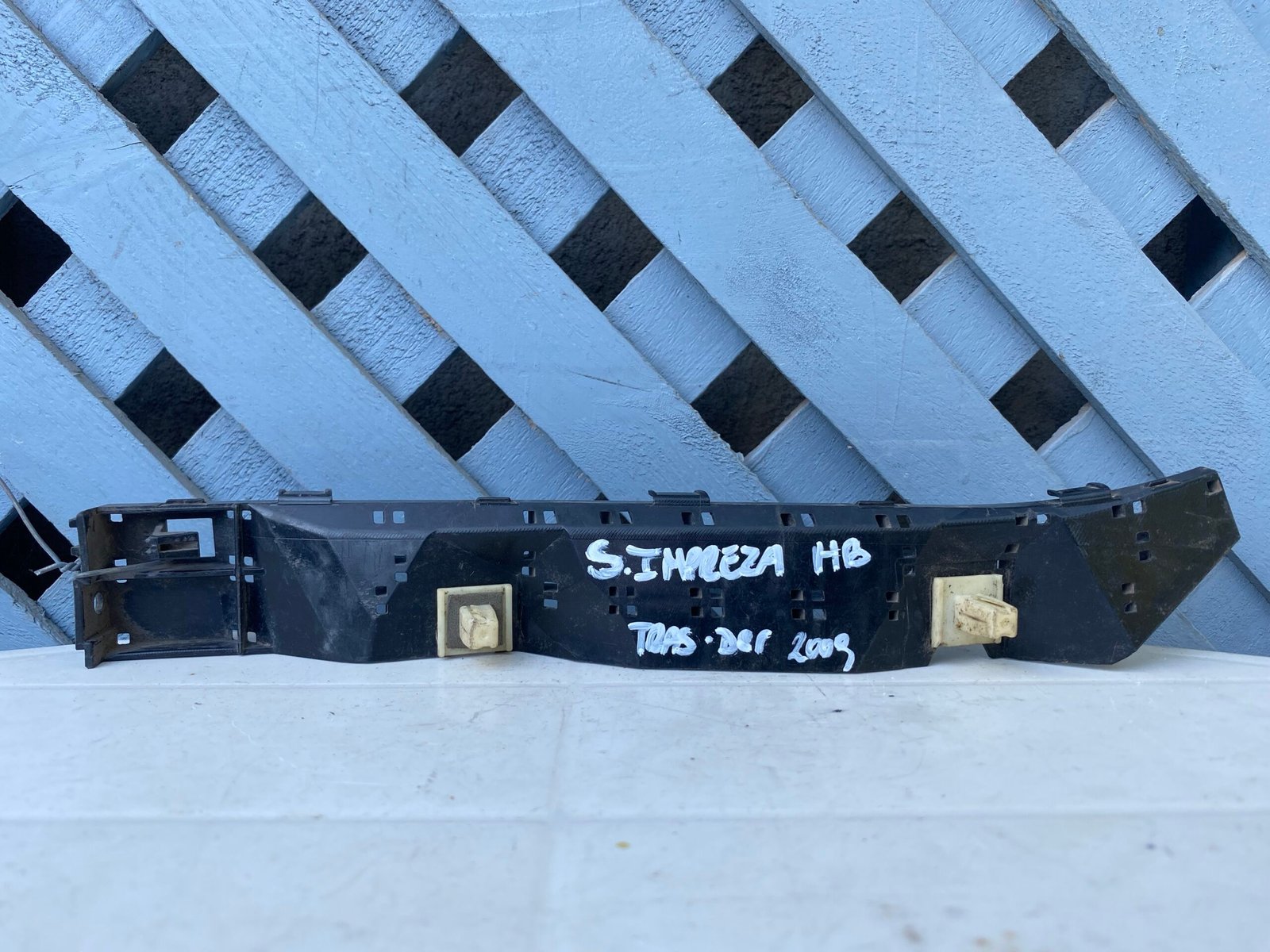 Mensula trasera derecha Subaru Impreza 2009