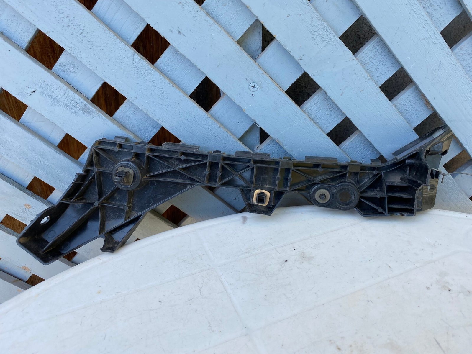 Mensula trasera izquierda Mazda 3 2010 - 2014 - Imagen 2