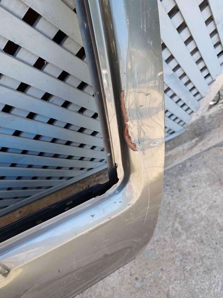Puerta trasera derecha Nissan Navara 2008 - 2014 - Imagen 4